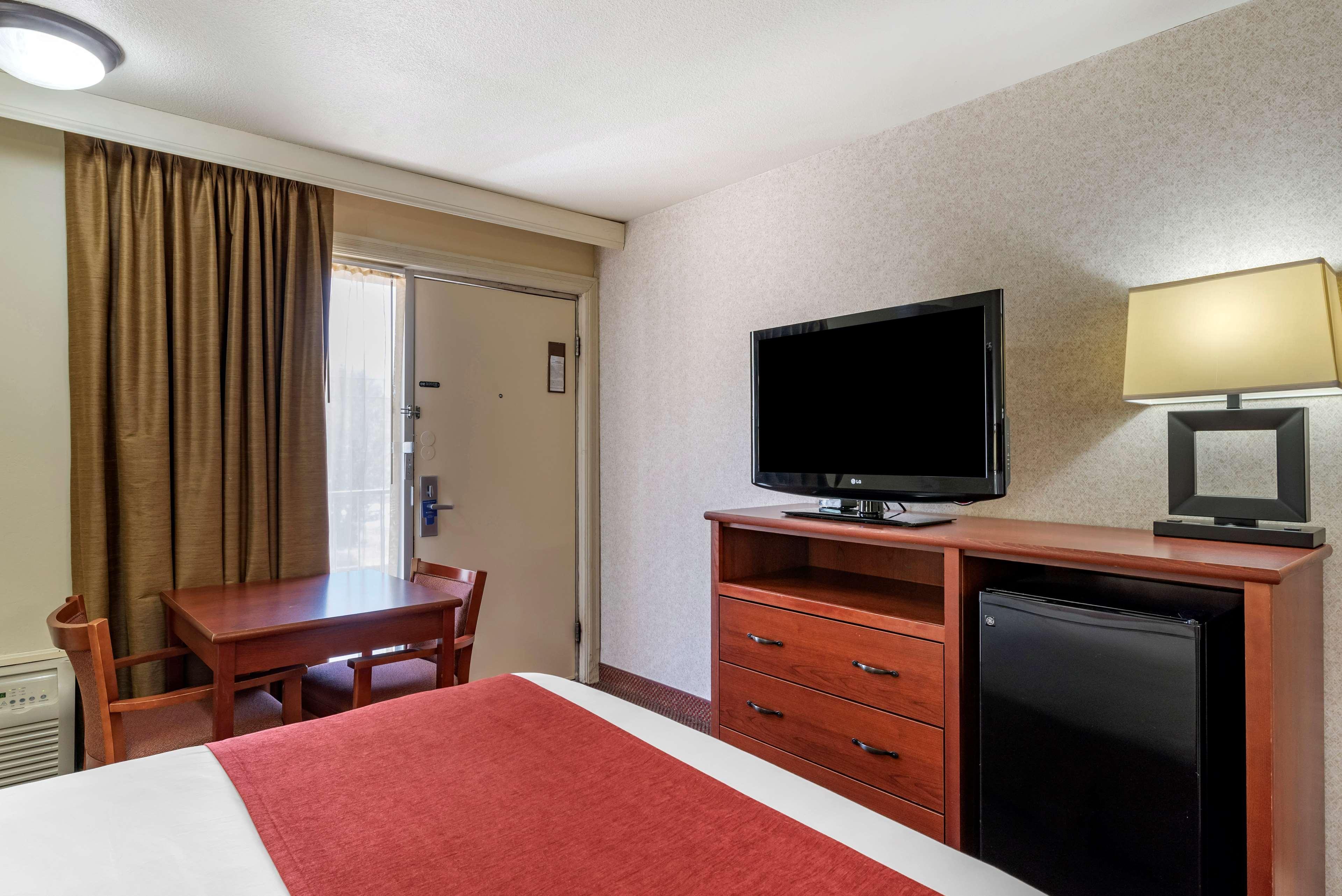 Best Western Sherwood Inn Clarksville Zewnętrze zdjęcie